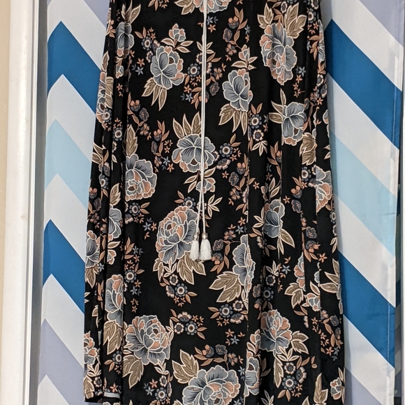 Skirt - Picture 2 of 4